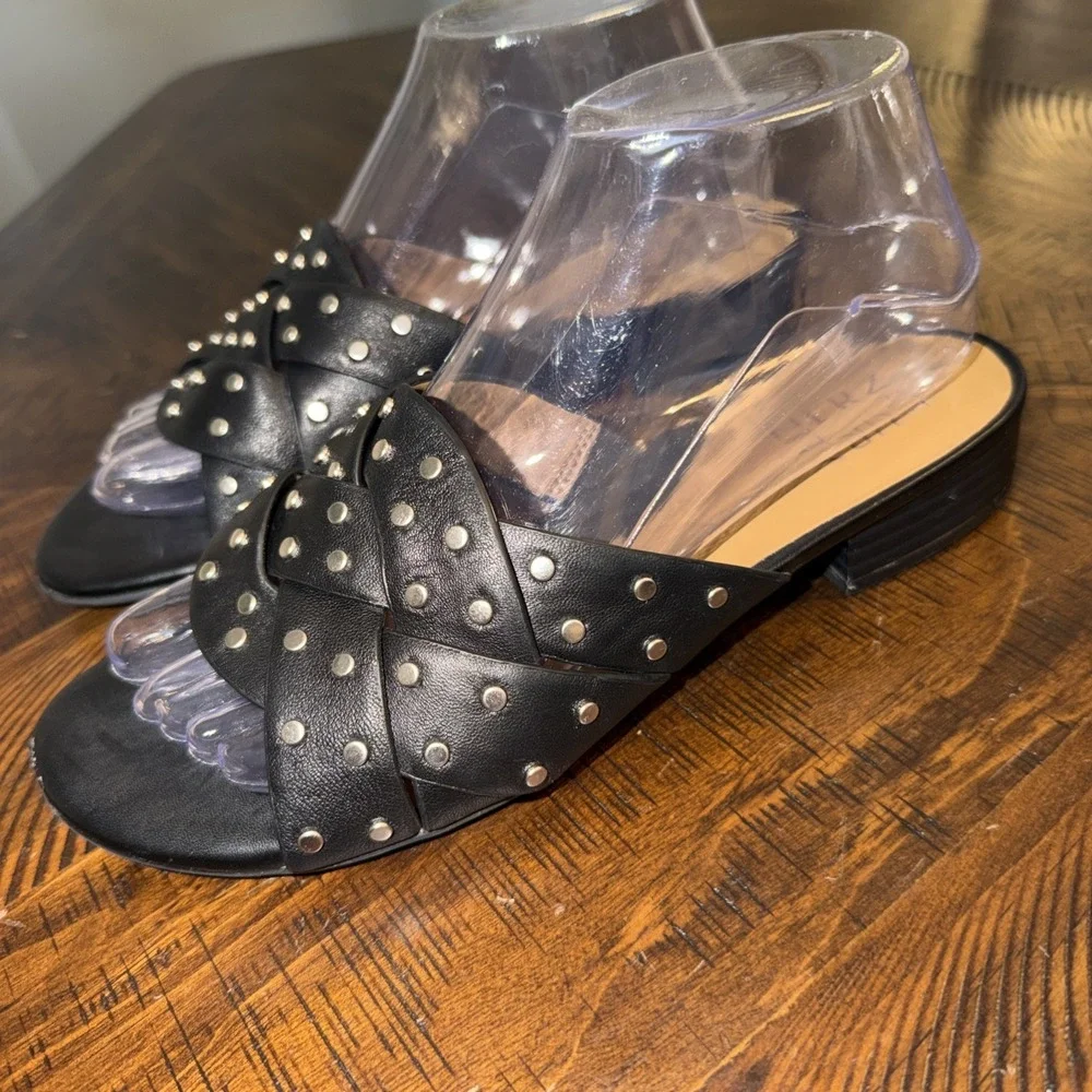 Naturalizer Women's Size 8 Studded  Black Leather Sandals Comfy Soft
